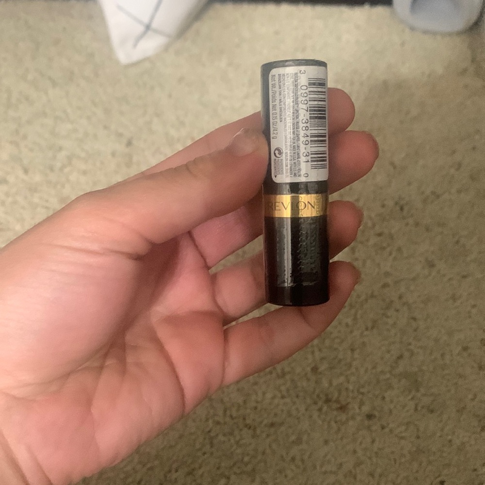 Brand new Revlon lipstick in 672 Brazilian Tan.